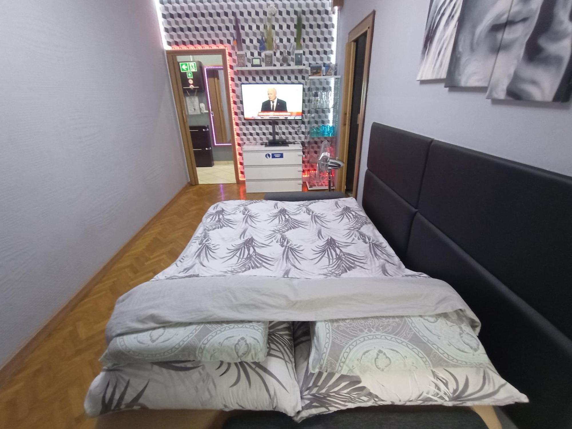Apartament Venge -Cale Mieszkanie 46M2 Na Wylacznosc - Z Jedna Sypialnia I Jednym Sypialno-Salonem -3 Pietro Bez Windy- Rezerwacja Bez Karty Kredytowej-Klimatyzacja-Netflix-2 Lozeczka Dzieciece- Bezplatny Parking Publiczny Wrocław Exterior foto